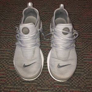 BARELY WORN GREY NIKE PRESTOS
